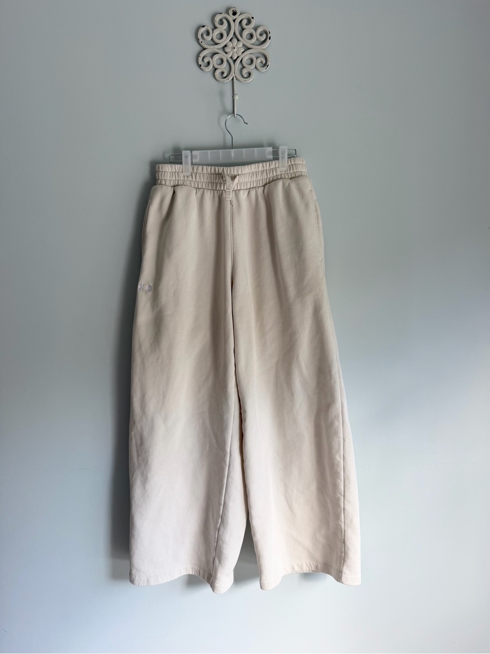 Underarmour Men's Medium Off-white Cream Wide-Leg Sweatpants